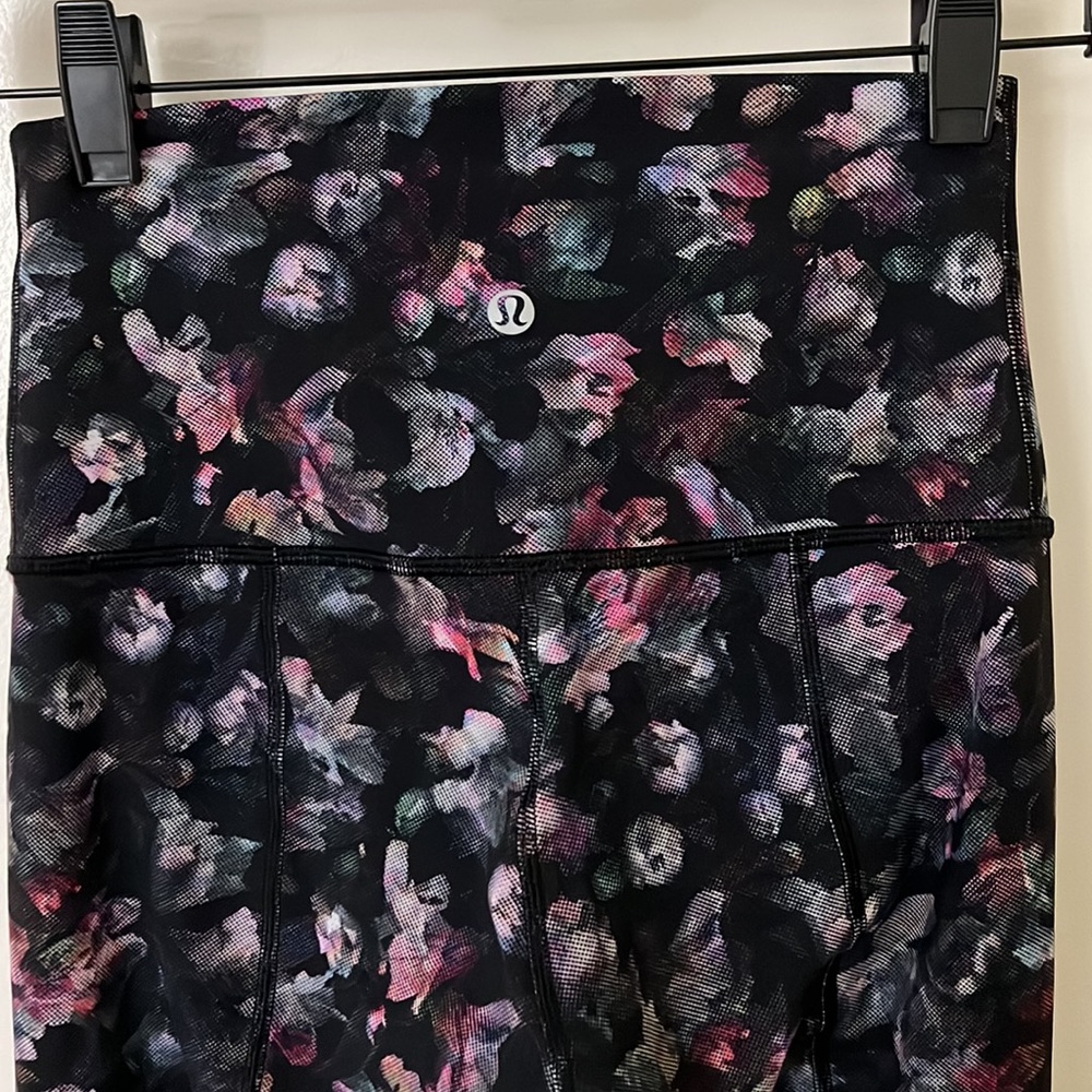 Lululemon legging Wunder Under Scalloped
Hem High-Rise Crop 23"
*Luxtreme size 4